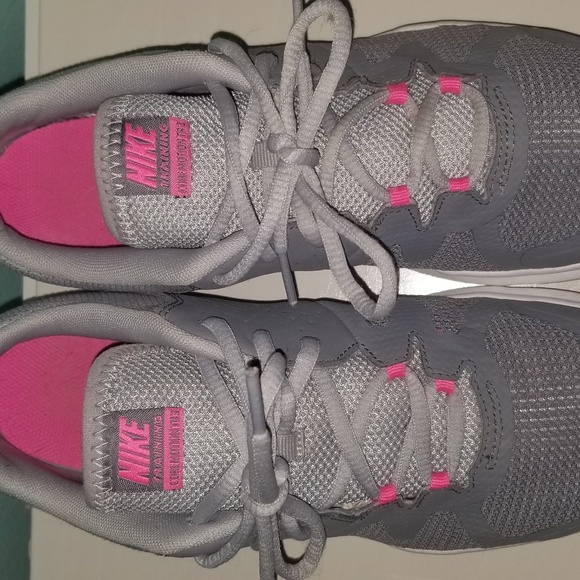 Nike tennis shoes - Picture 1 of 4